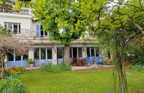 Le Tremblay Villa | 2 Chambres Dans Étage Entier D'une Maison Avec Terrasse et Jardin