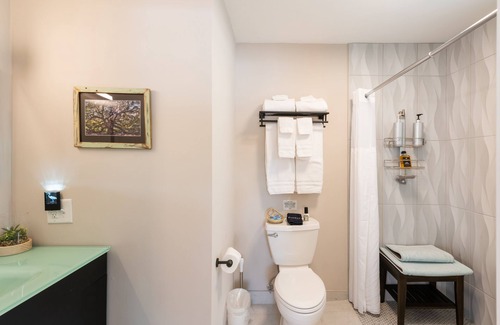 West Ashley Appartement | Charming~ Studio 2 is located 4.3 miles from Downtown Charleston! In West Ashley