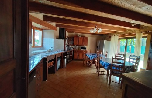 Veyrines-de-Vergt Cottage | 3 gîtes de charme, piscine, terrasses, grandes salles de ping, muscu, billard,..