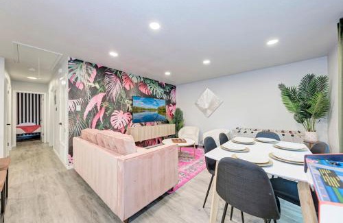 Johnston Terrace Maison | 2 Combined Homes - 2 Private Pools - 16 Guests