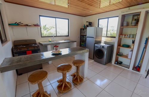 Bandera Villa | Nouvelle villa confortable près du Pacifique, piscine privée avec cascade!