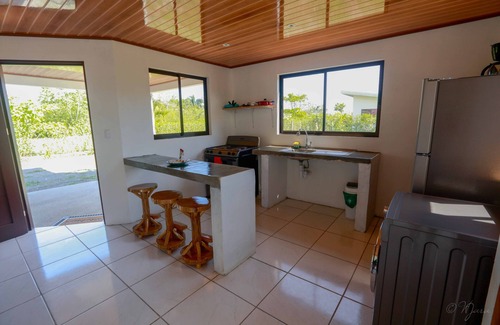 Bandera Villa | Nouvelle villa confortable près du Pacifique, piscine privée avec cascade!