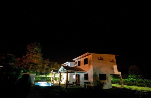 Bandera Villa | Nouvelle villa confortable près du Pacifique, piscine privée avec cascade!