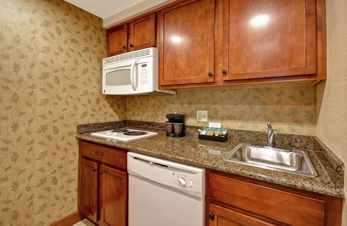 Rohrerstown Appartement | 2 Connecting Suites with Two Beds and Two Sofabeds at a Full Service Hotel by Suiteness