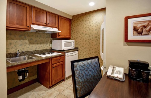 Rohrerstown Appartement | 2 Connecting Suites with Two Beds and Two Sofabeds at a Full Service Hotel by Suiteness