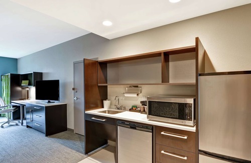 Rochester Appartement | 2 Connecting Suites with 4 Beds and Two Sofabeds at a Full Service Hotel by Suiteness