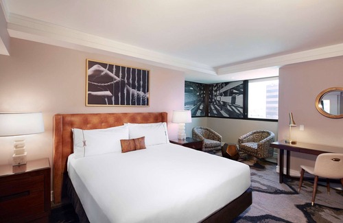 Glencoe Hôtel | 2 Connecting Suites with Two Beds and One Sofabed at a 4 Star Hotel by Suiteness