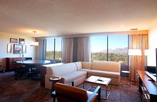 Tucson Maison | 2 Connecting Suites with Three Beds at a Full Service Hotel by Suiteness