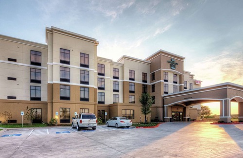 Victoria Appartement | 2 Connecting Suites with Three Beds and Two Sofabeds at a Full Service Hotel by Suiteness