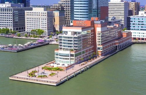 Exchange Place North Hôtel | 2 Connecting Suites with Three Beds at a 4 Star Hotel by Suiteness