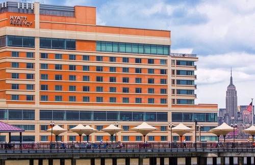 Exchange Place North Hôtel | 2 Connecting Suites with Three Beds at a 4 Star Hotel by Suiteness