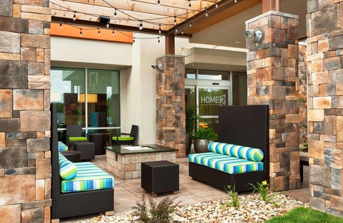 McCandless Township Appartement | 2 Connecting Suites with 2 beds and 2 sofabeds at a Full Service Hotel by Suiteness