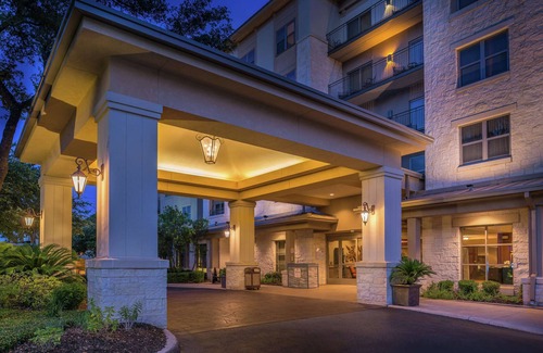 West San Antonio Maison | 2 Connecting Suites with Two Beds and One Sofabed at a 4 Star Hotel by Suiteness