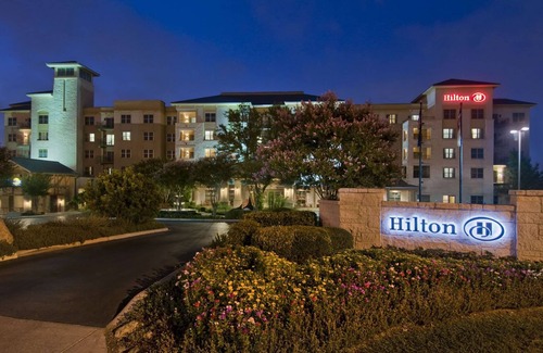 West San Antonio Maison | 2 Connecting Suites with Two Beds and One Sofabed at a 4 Star Hotel by Suiteness