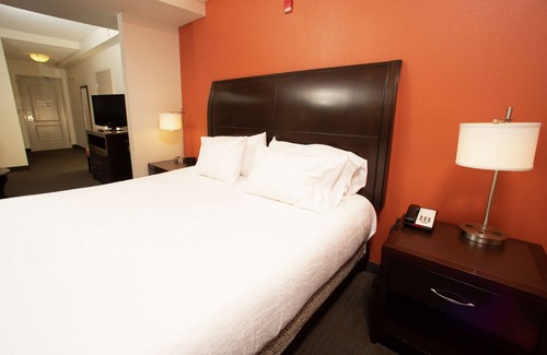 Springfield Hôtel | 2 Connecting Suites with Two Beds and Two Sofabeds at a Full Service Hotel by Suiteness