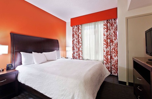 Springfield Hôtel | 2 Connecting Suites with Two Beds and Two Sofabeds at a Full Service Hotel by Suiteness