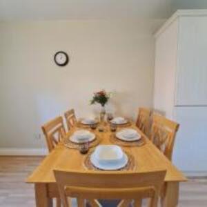 Tyrrelstown Maison | 2 Cosy Bedrooms in a 3 Bed Home