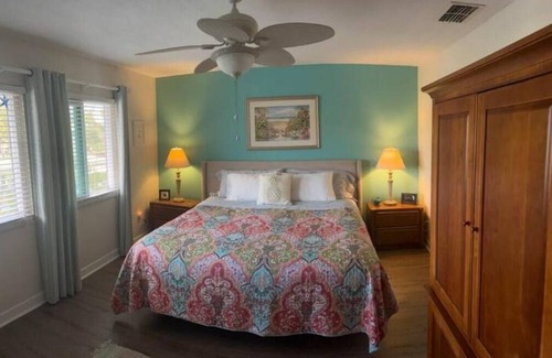 Lutz Station Balnéaire | 2 Couple island condo in a Florida nudist resort.