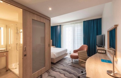 Mitte Hôtel | 2 Courtyard View Rooms with Complimentary Daily Hot Breakfast!
