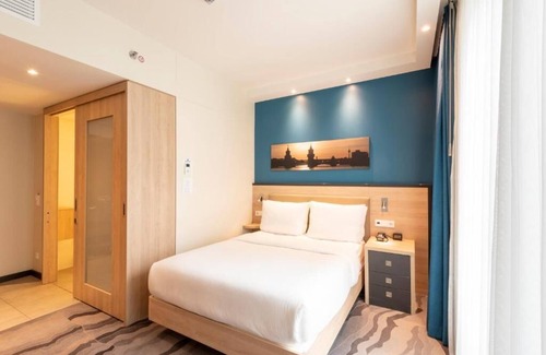 Mitte Hôtel | 2 Courtyard View Rooms with Complimentary Daily Hot Breakfast!