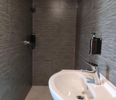 Epsom Maison | 2 Double Bed including 1 double sofa bed Studio at Epsom