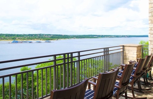 Lakeway Hôtel | 2 Double Queen Units with Lakeview, Outdoor Pool, Free Parking!