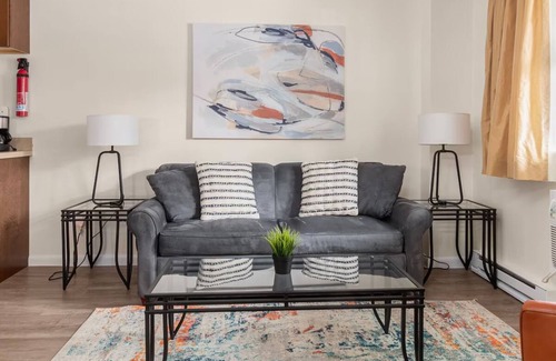 Beverly Hôtel | 2 Double Rooms | The Beverly Hotel | w/Kitchen & Close to Dane Street Beach
