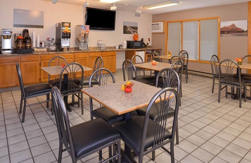 Atlantic Hôtel | 2 Efficient Rooms w/ Free Breakfast, Ideal for Business Travelers just off Hwy 6