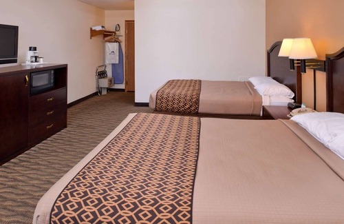 Atlantic Hôtel | 2 Efficient Rooms w/ Free Breakfast, Ideal for Business Travelers just off Hwy 6
