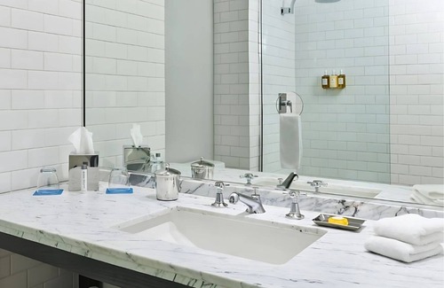 Downtown San Diego Hôtel | 2 Elegant Rooms w/ Oversize Desk & Coffee Maker – 1 Mile to Convention Center