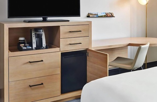 Downtown San Diego Hôtel | 2 Elegant Rooms w/ Oversize Desk & Coffee Maker – 1 Mile to Convention Center