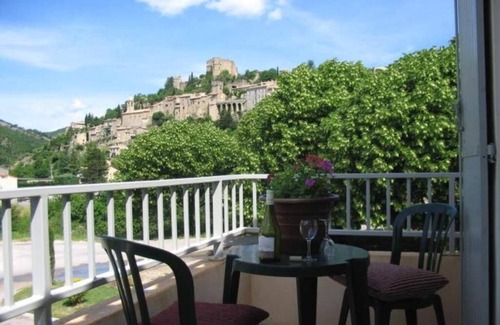 Montbrun-les-Bains Appartement | 2 Family-Friendly Units with Pool in Provence Near The Castle of Aulan