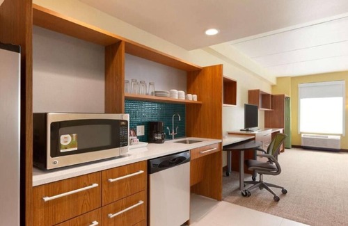 Newtonville Hôtel | 2 Family-Friendly Units with Free Breakfast and Free Parking!