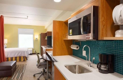 Newtonville Hôtel | 2 Family-Friendly Units with Free Breakfast and Free Parking!