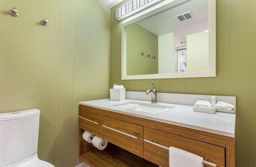 Newtonville Hôtel | 2 Family-Friendly Units with Free Breakfast and Free Parking!