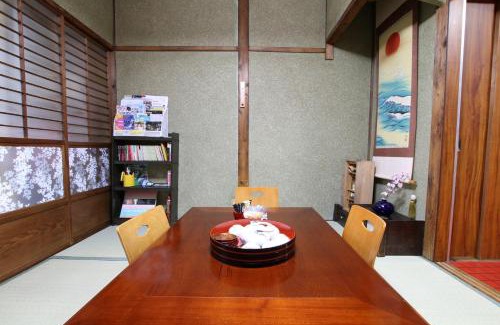 Suminoe Maison | 2 floors japanese style, direct to KIX, 10mins train to Namba, 5mins walk to stn , 2-6ppl