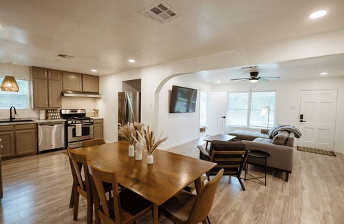 Waco Maison | Personal Pickleball Court in Quiet Culdesac