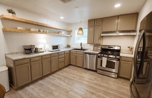 Waco Maison | Personal Pickleball Court in Quiet Culdesac