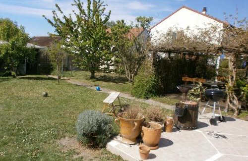 Fleury-les-Aubrais Maison | 2 Gîtes à Fleury les Aubrais 1 studio pour 2 adultes ou 1 gîte pour 2 Adultes et 2 enfants