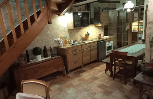 Doue-la-Fontaine Maison | 2 Gîtes en centre ville de Doué ,15 personnes maximum