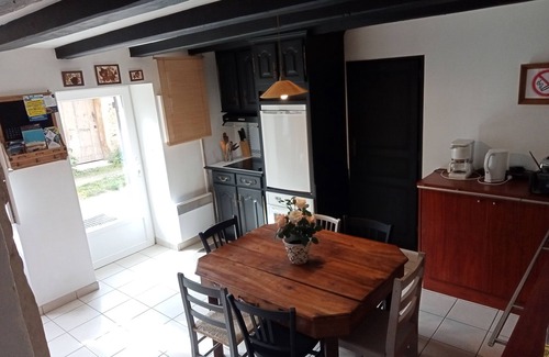 Doue-la-Fontaine Maison | 2 Gîtes en centre ville de Doué ,15 personnes maximum