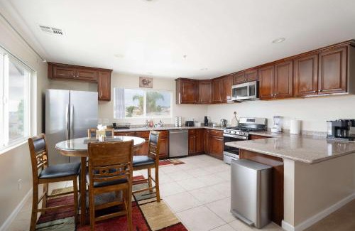 Paradise Hills Maison | 2 homes Central Villa