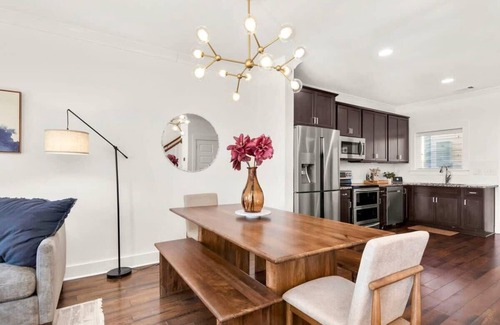 Edgehill Maison | 2 Homes｜Downtown, 24 guests｜5 min to Broadway!