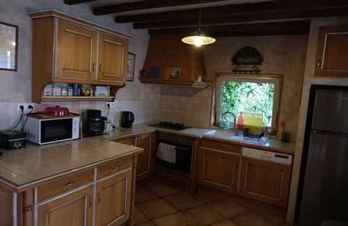 Saint-Cyr-la-Roche Maison | 2 maisons avec piscine et jardin, pour des vacances au calme.