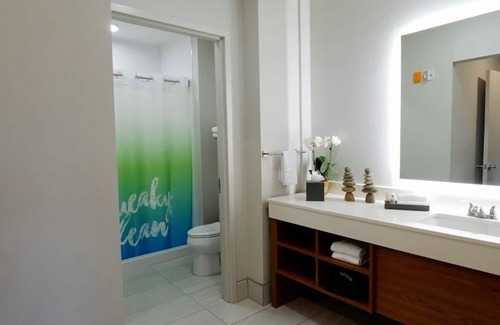 Circleville Station Balnéaire | 2 Junior Double Queen Suites with Patio at The Kartrite Resort!