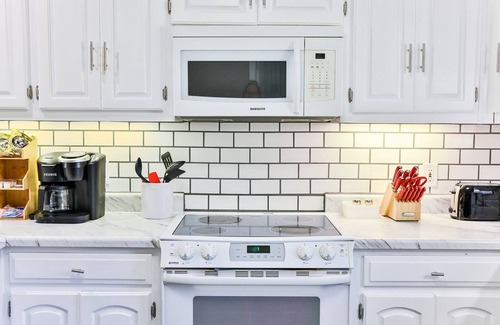 Weaver Maison | 2 King Bed Master Suites and 1/2 Mile from Chief Ladiga Trails and Elwell Park