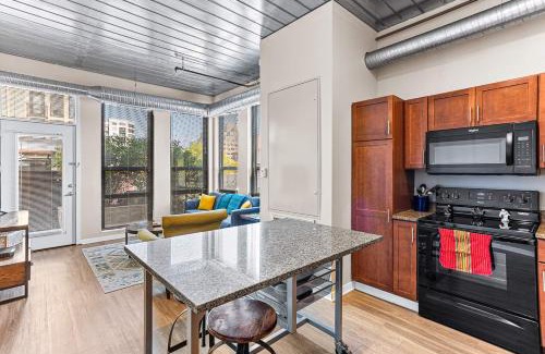 Old West Side Appartement | 2 King Bed Spacious Apt Downtown Close to it All