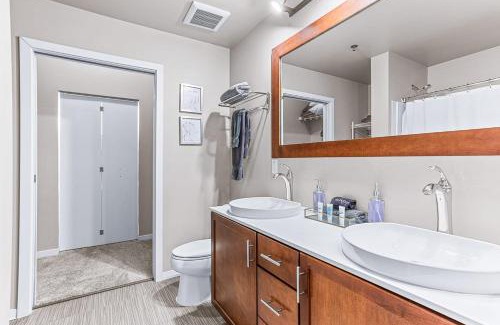 Old West Side Appartement | 2 King Bed Spacious Apt Downtown Close to it All