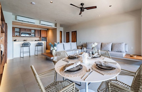 Centro Copropriété | 2 King Bed Suites, Ocean Views & Beach Access