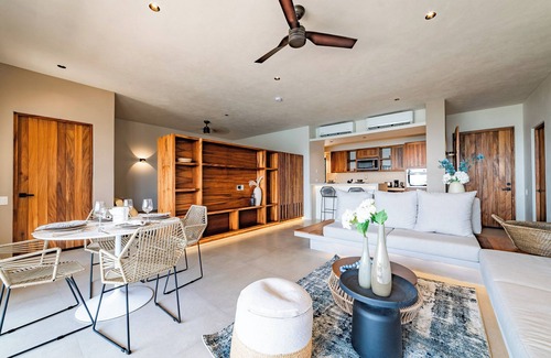 Centro Copropriété | 2 King Bed Suites, Ocean Views & Beach Access